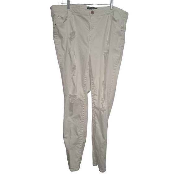 Almost Famous 20 White Ripped Distressed Jeans - Picture 1 of 4